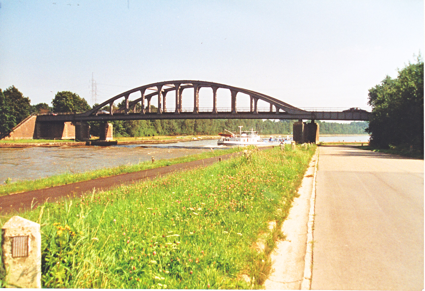 T brug
